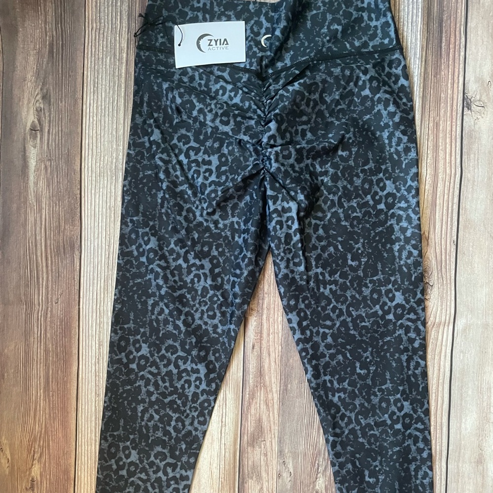 ZYIA Stone leopard scrunchy light n luxe 7/8 leggings size 12 NWTB - Picture 4 of 9